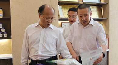 內(nèi)蒙古自治區(qū)政協(xié)黨組書記、主席李秀領(lǐng)考察、調(diào)研我公司